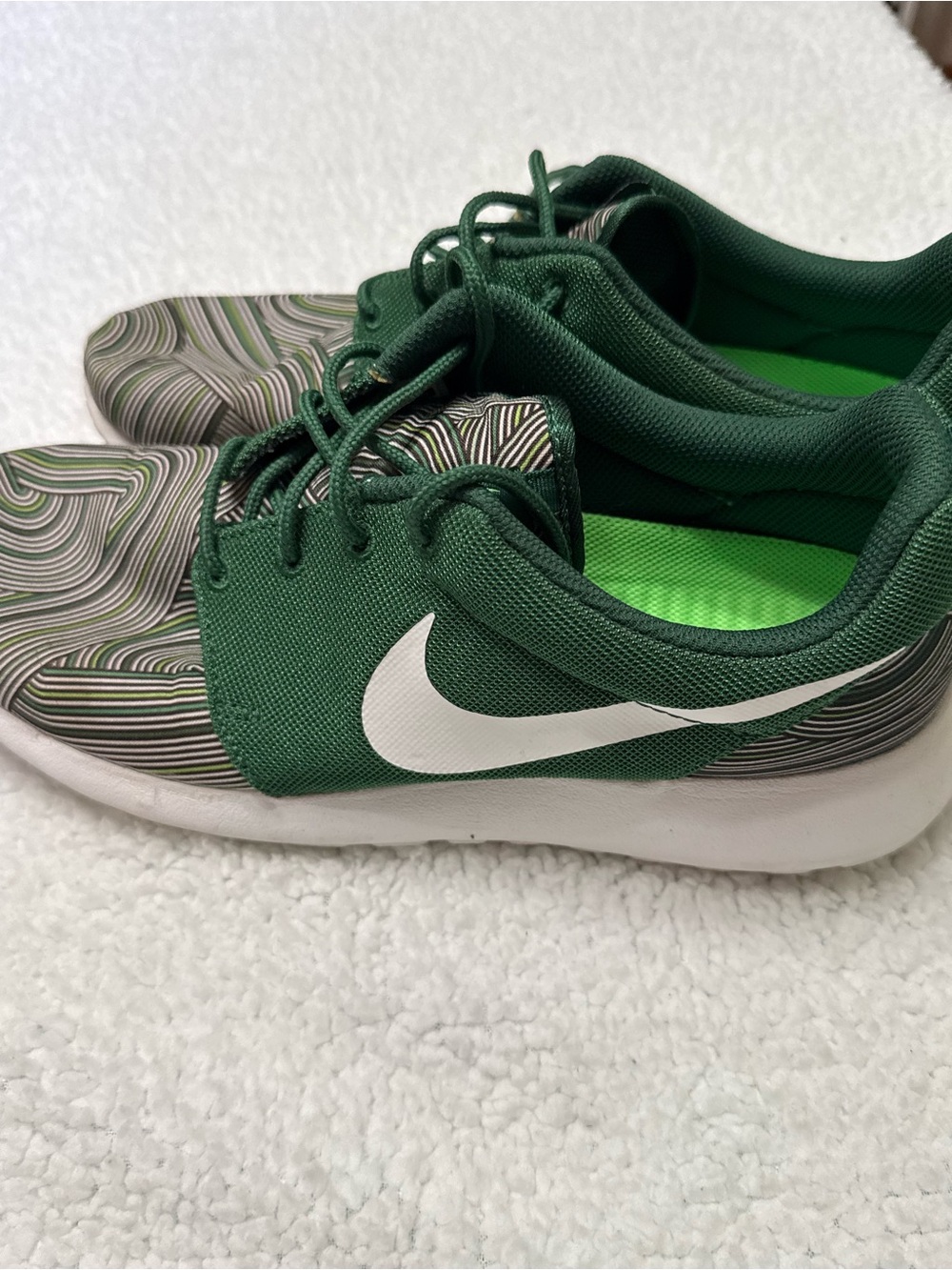 Men’s sz 9 Nike Roshe green mesh sneak